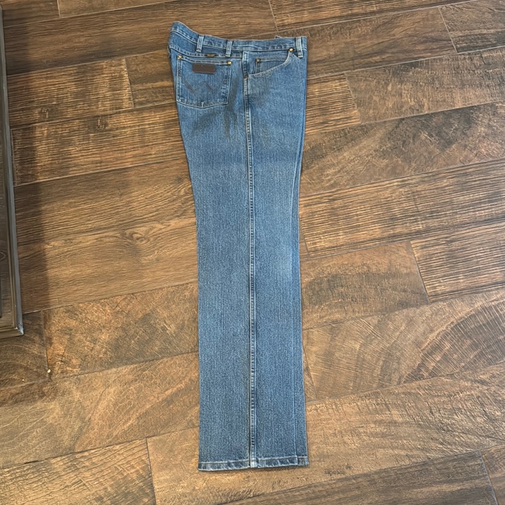 Wrangler Blue Denim Jeans with Gold Accents